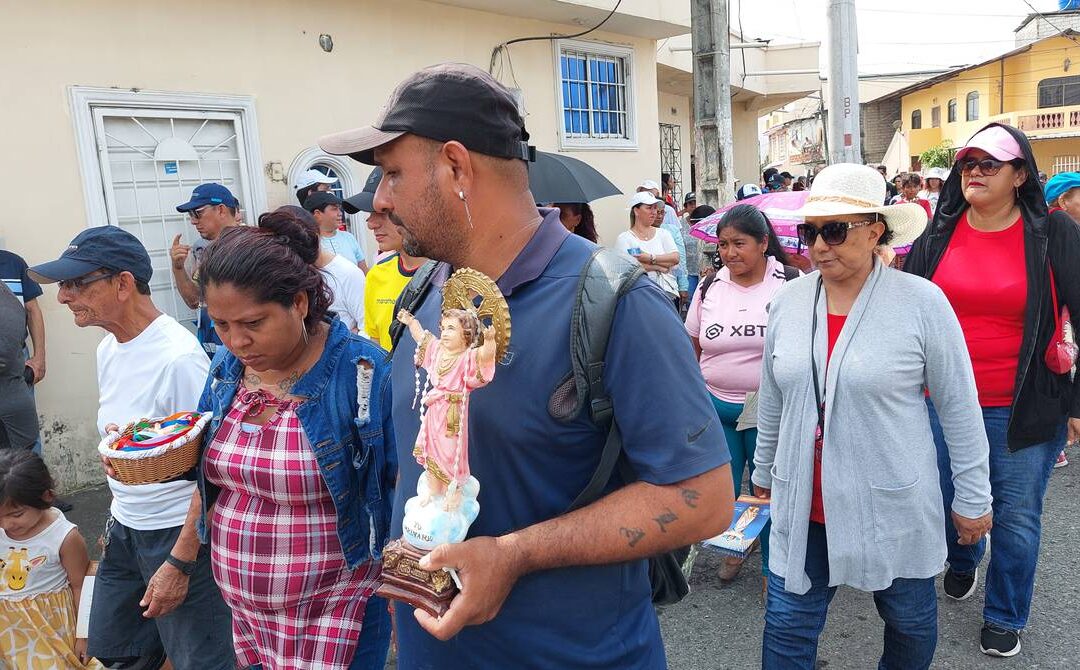 ‘Mi pedido al Niño Jesús es que interceda para que la violencia pare’: la romería del Divino Niño reunió a cientos de fieles católicos | Comunidad | Guayaquil